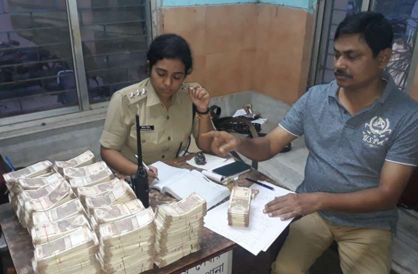 kolkata west bengal लेकटाउन में दो वाहनों से मिले 21 लाख से अधिक रुपए