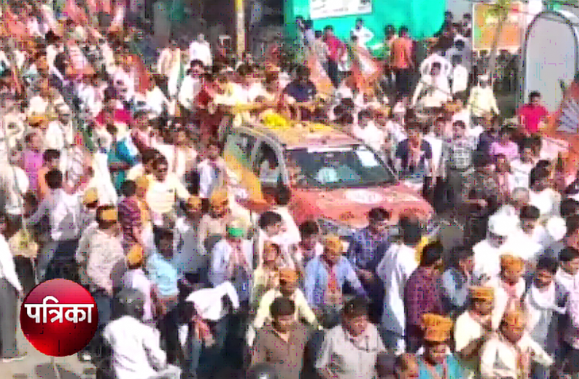 bjp भाजपा प्रत्याशी के रोड शो में दिखा ऐसा नजारा, प्रशासन के भी उड़ गए होश, देखें वीडियो