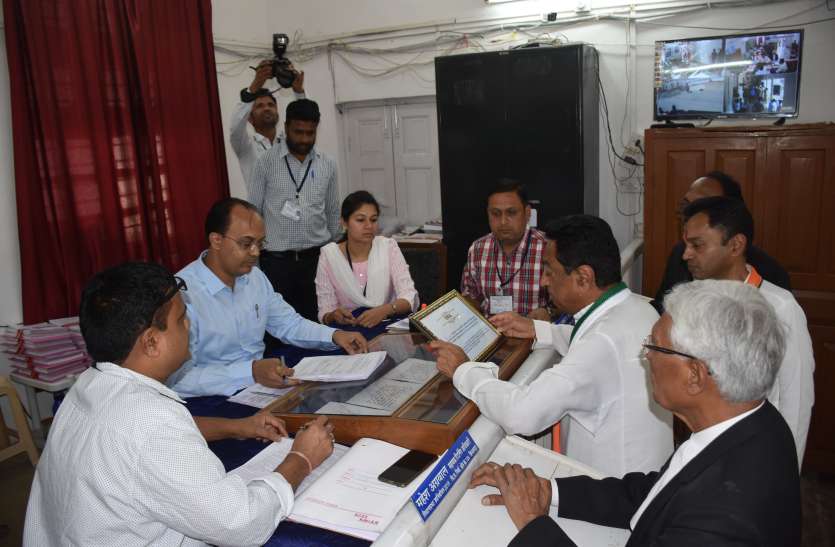 chhindwara कमलनाथ से ज्यादा धनकुबेर कौन..पढि़ए यह खबर