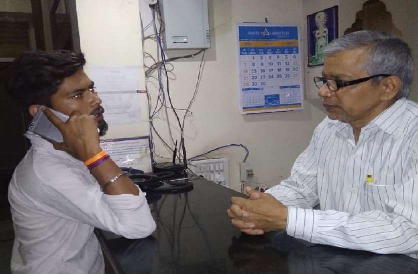 bharatpur चालक को सोता छोड़ टैक्सी को लेकर रफूचक्कर हुआ ग्राहक