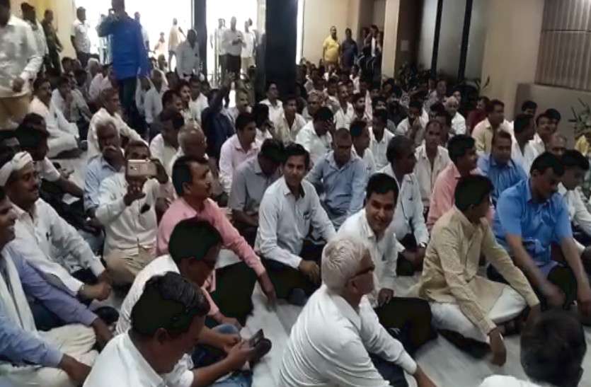 Jaipur ठेकेदार अब आंदोलन को देंगे रफ्तार, मौके पर पहुंची पुलिस ने खदेड़ा