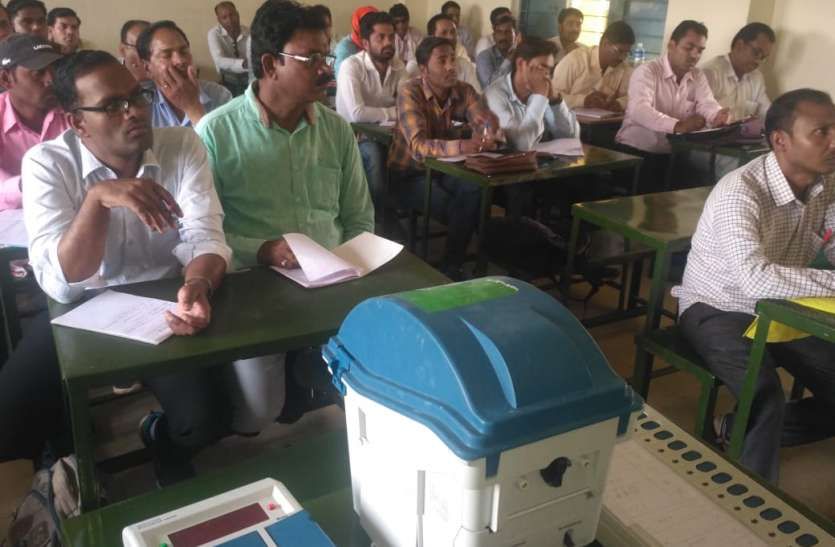 CEO and SDM inspect, given instructions जिपं सीईओ एवं एसडीएम ने किया निरीक्षण, दिए निर्देश