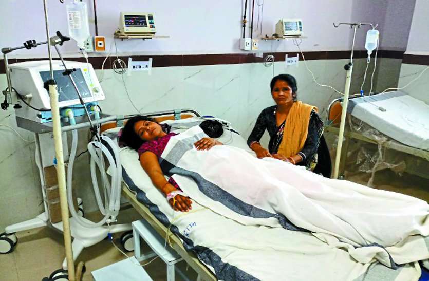 Man beat पति व सास-ससुर ने महिला से की मारपीट,रोते हुए पुलिस को सुनाई अपनी पीड़ा