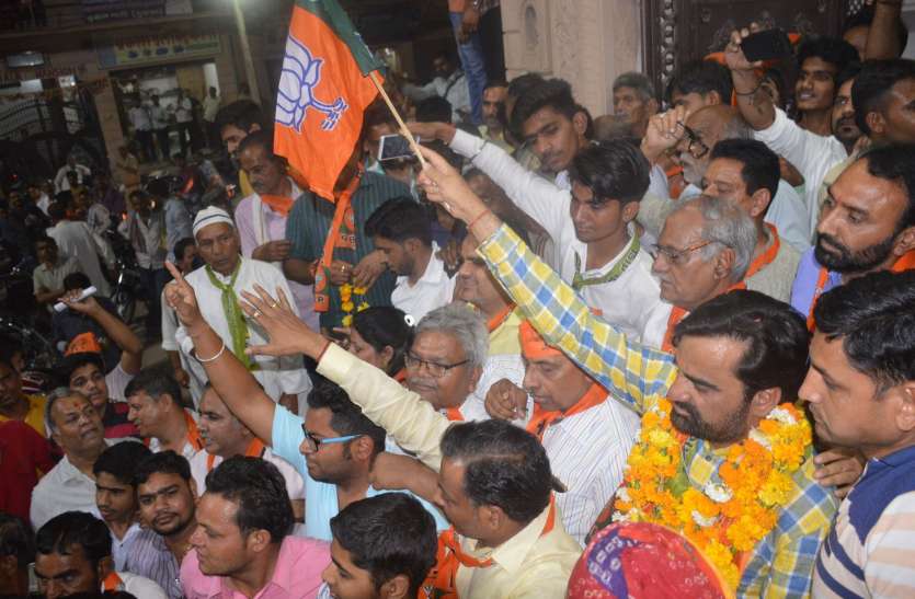 Hanuman beniwal आरएलपी का चुनाव चिह्न बोतल दूसरी पार्टी को, जानिए, अब क्या करेंगे हनुमान बेनीवाल