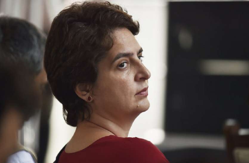 priyanka gandhi vadra नामांकन के बाद वायरल हुई प्रियंका और उनके बच्चों की यह तस्वीर