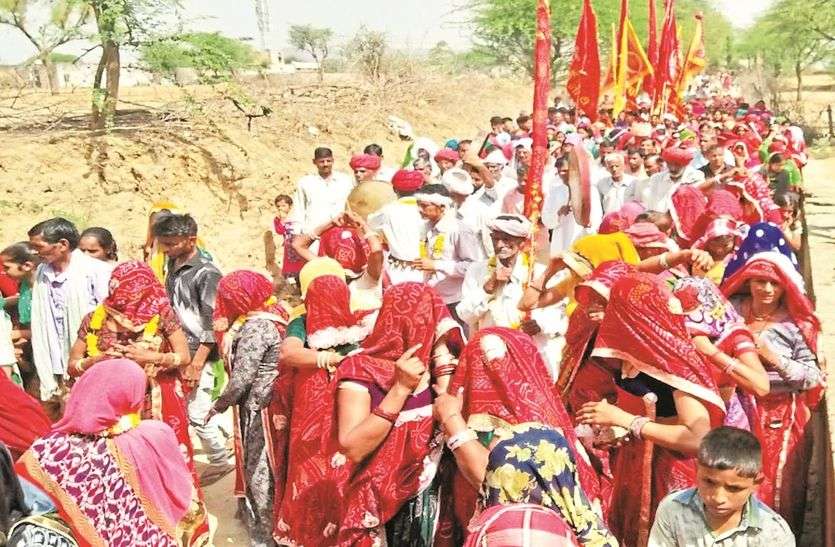 sikar यहां मनोकामना पूरी करने के लिए सिर पर जलती सिगड़ी रख कर आते है भक्त