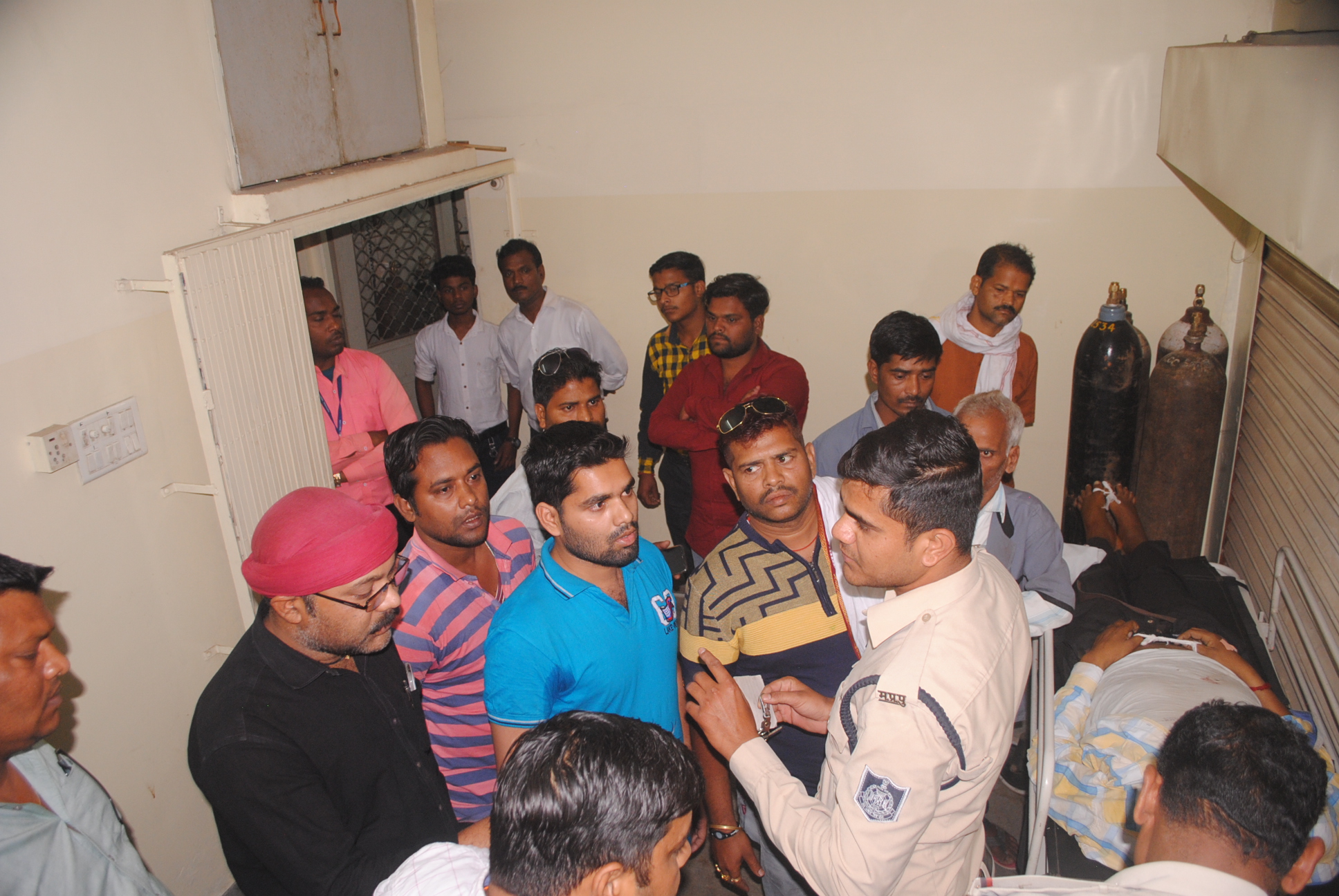 एएसआइ की प्रताडऩा से बिल्डर ने की आत्महत्या एएसआइ की प्रताडऩा से बिल्डर ने की आत्महत्या