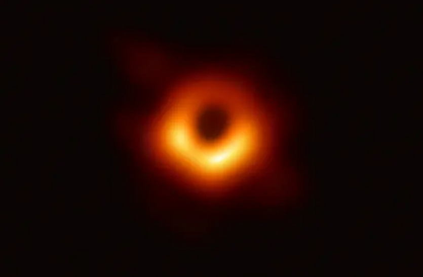 black hole 'ब्लैक होल' का रहस्य खुला, वैज्ञानिकों ने जारी की पहली तस्वीर