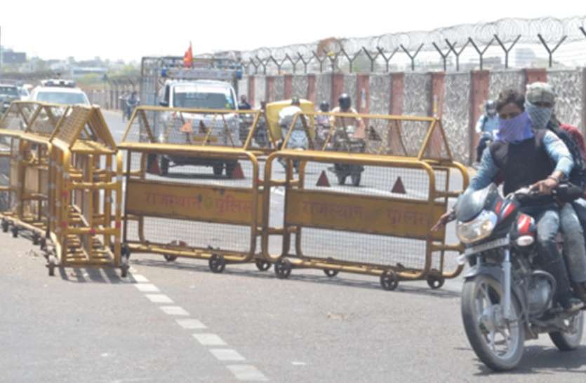 Bpolice-put-barricades-vehicles-on-both-sides-of-najai-mandiarricades नजाई मंडी के दोनों ओर पुलिस ने लगाए बेरिकेड्स, वाहन रोके