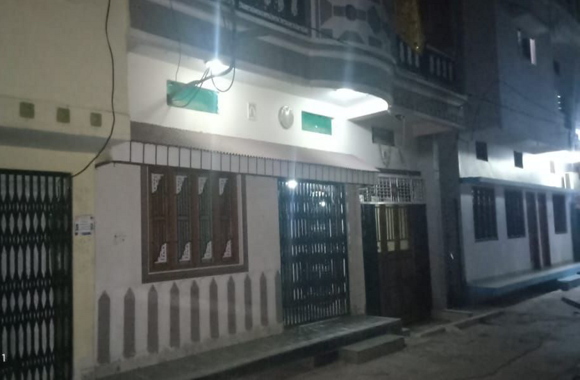 news भोपाल से आई टीम ने खंगाला डाक कर्मचारी का घर