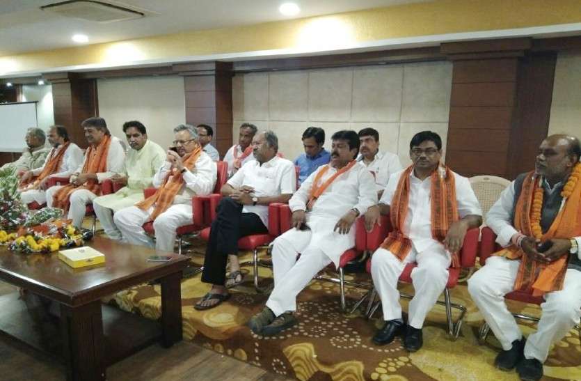 lok sabha election 2019 पहले चरण के मतदान के बाद BJP के लिए आई अच्छी खबर, पूर्व बसपा नेता भाजपा में शामिल