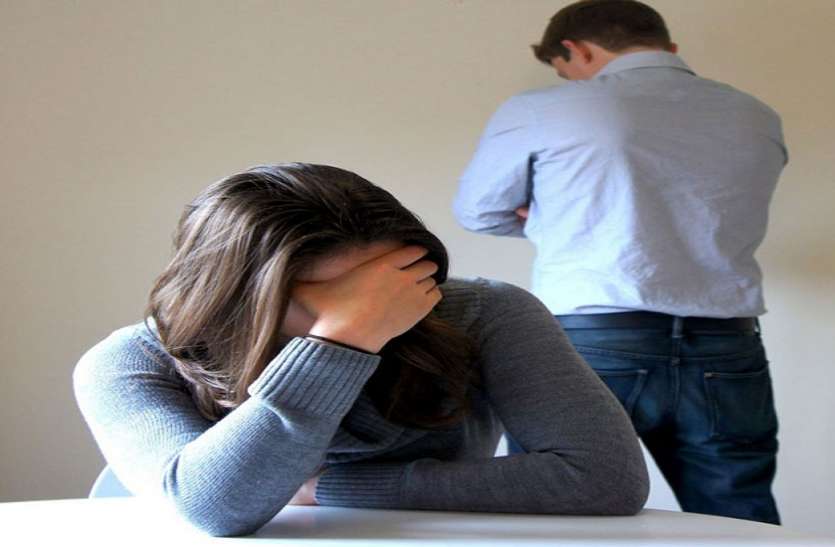 divorce पति की इस गंदी आदत से पत्नी थी परेशान मांग लिया तलाक, वजह है हैरान करने वाली