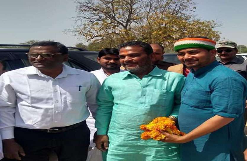 balkumar करोड़पति हैं कांग्रेस प्रत्याशी दस्यु ददुआ के भाई बालकुमार कई आपराधिक मामले भी दर्ज