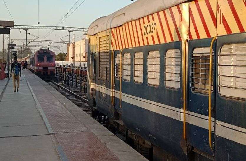 indian railway सरकारी नौकरियों में तमिलों को मिले वरीयता