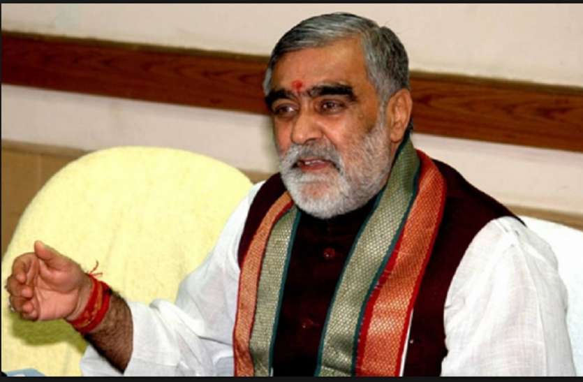 अश्विनी चौबे (फाइल फोटो) केंद्रीय मंत्री के बेटेे की गाड़ी चेक नहीं करने पर दो पुलिसवाले सस्पेंड, सांसद के बेटे का चालान