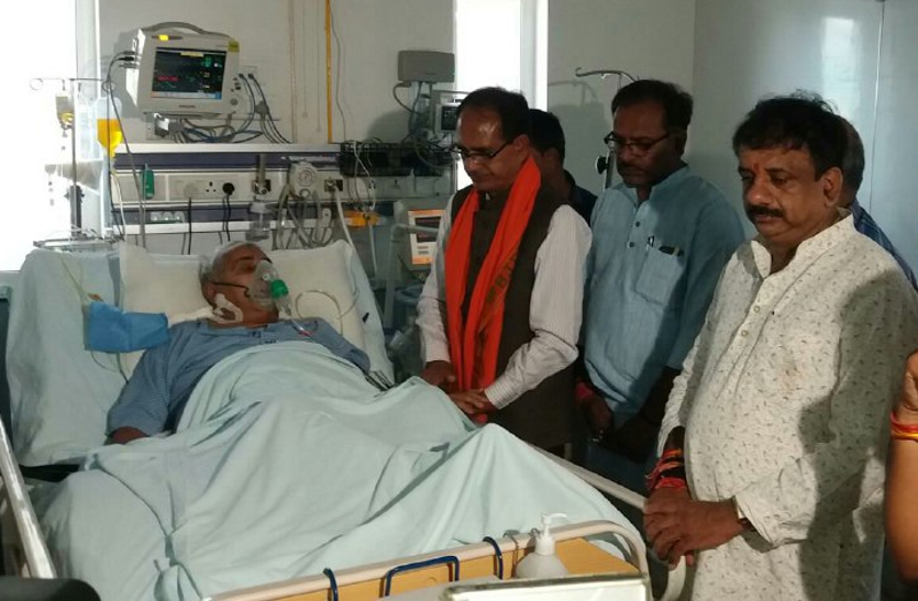 पूर्व मुख्यमंत्री की तबियत खराब, हॉस्पिटल पहुंचे भाजपा-कांग्रेस के नेता kailash joshi taken to hospital