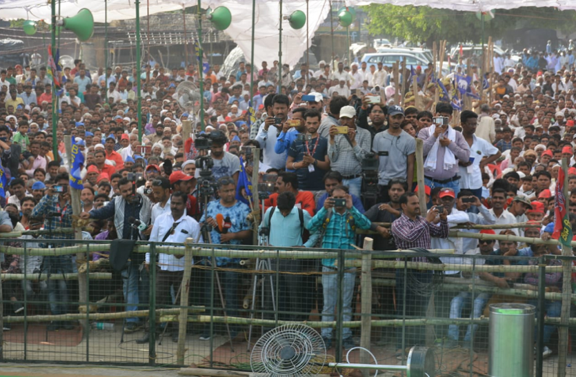 Samajwadi party Rally अखिलेश बोले-मोदी सरकार ने नोटबन्दी की, इसके जवाब में आप भाजपा की वोटबंदी कर दो