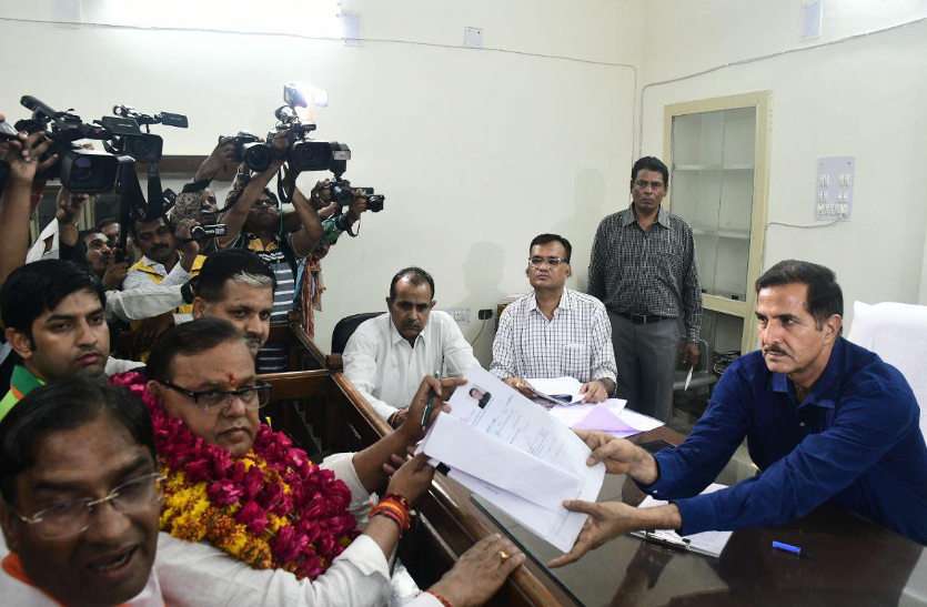 ramcharan bohra nomination जयपुर लोकसभा सीट पर बोहरा ने भरा नामांकन, रैली के रूप में किया शक्ति प्रदर्शन