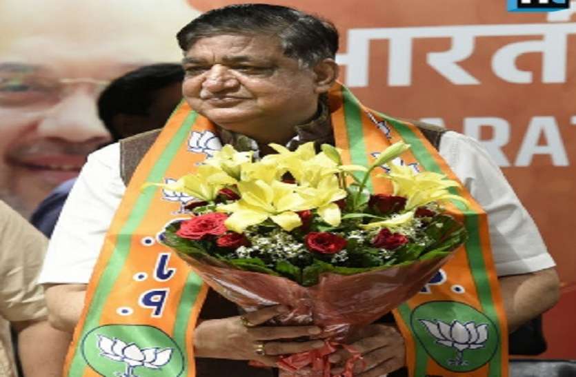 Naresh agarwal becomes bjp star pracharak चौथे तरण के लिए नरेश अग्रवाल भाजपा के स्टार प्रचारक, आडवाणी और जोशी को नहीं मिली जगह
