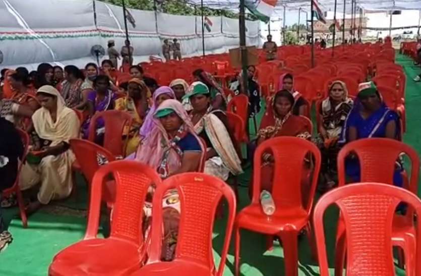Congress Rally in nagina राहुल गांधी के खास सिपहसालार की जनसभा में खाली पड़ी रही कुर्सियां, नहीं पहुंची लोगों की भीड़