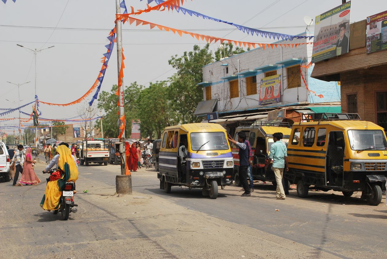 आस्था के केन्द्र जसोल में बस स्टैंड का अभाव, लोग परेशान आस्था के केन्द्र जसोल में बस स्टैंड का अभाव, लोग परेशान