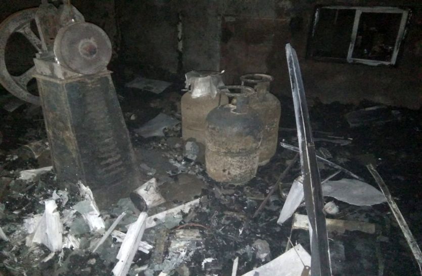 fire सराफा स्थित ज्वेलरी वर्कशॉप में लगी भीषण आग