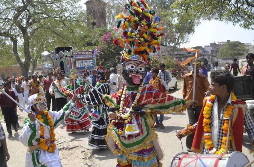 shobha yatra यहां 1882 से निकाली जा रही ‘मूछों वाले श्रीराम’ की तिमंजिला रथयात्रा