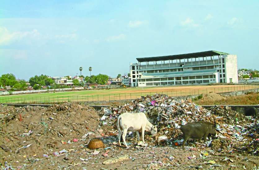 playground in jabalpur खेल मैदानों का हुआ कबाड़ा