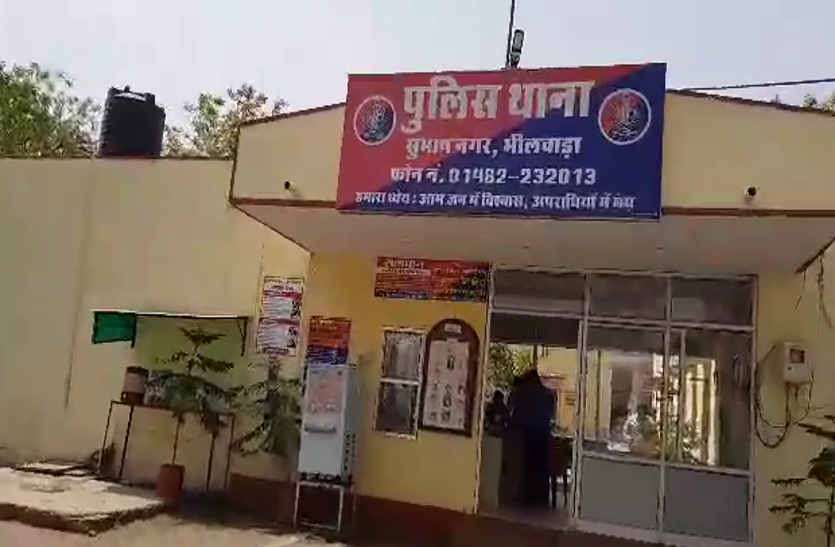Manipulating innocent in bhilwara रोडवेज बस का चालक सफर के दौरान आठ वर्षीय मासूम से कर रहा था घिनौनी हरकत, लोगों ने पकड़कर धुनाई की और पुलिस को सौंपा