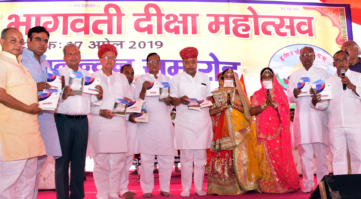 bikaner news मुमुक्षु करिश्मा व लवली का अभिनंदन, आज होगा प्रवचन व दीक्षा समारोह