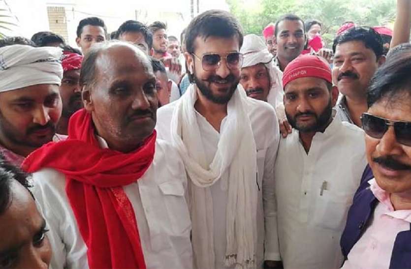 up news मुख्तार अंसारी का परिवार अखिलेश यादव के प्रचार उतरा तो गर्म हुई आजमगढ़ की सियासी हवा
