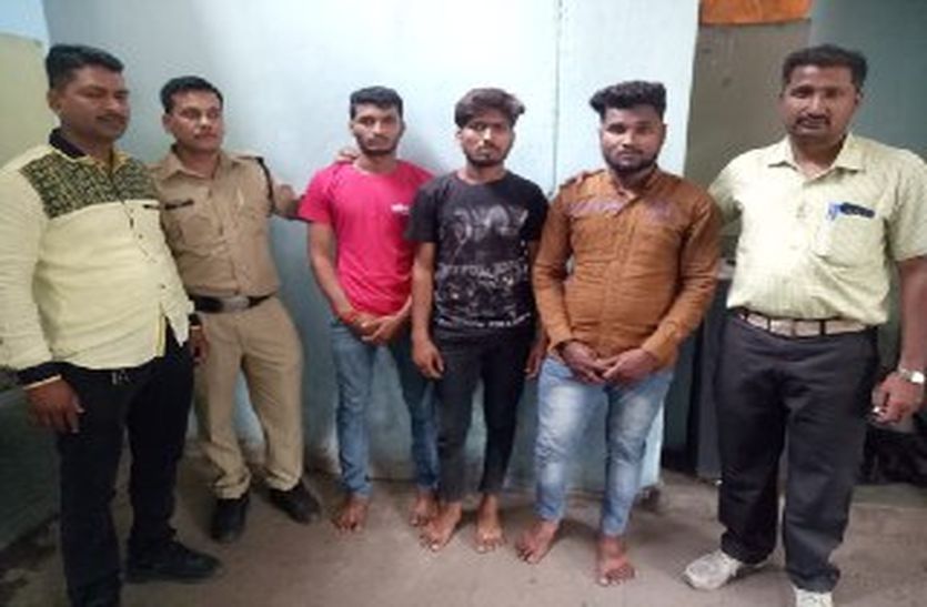 arrest बाइक से कट मारने पर टोका तो बदमाशों ने मारपीट कर की तोडफ़ोड़, पकड़ाए