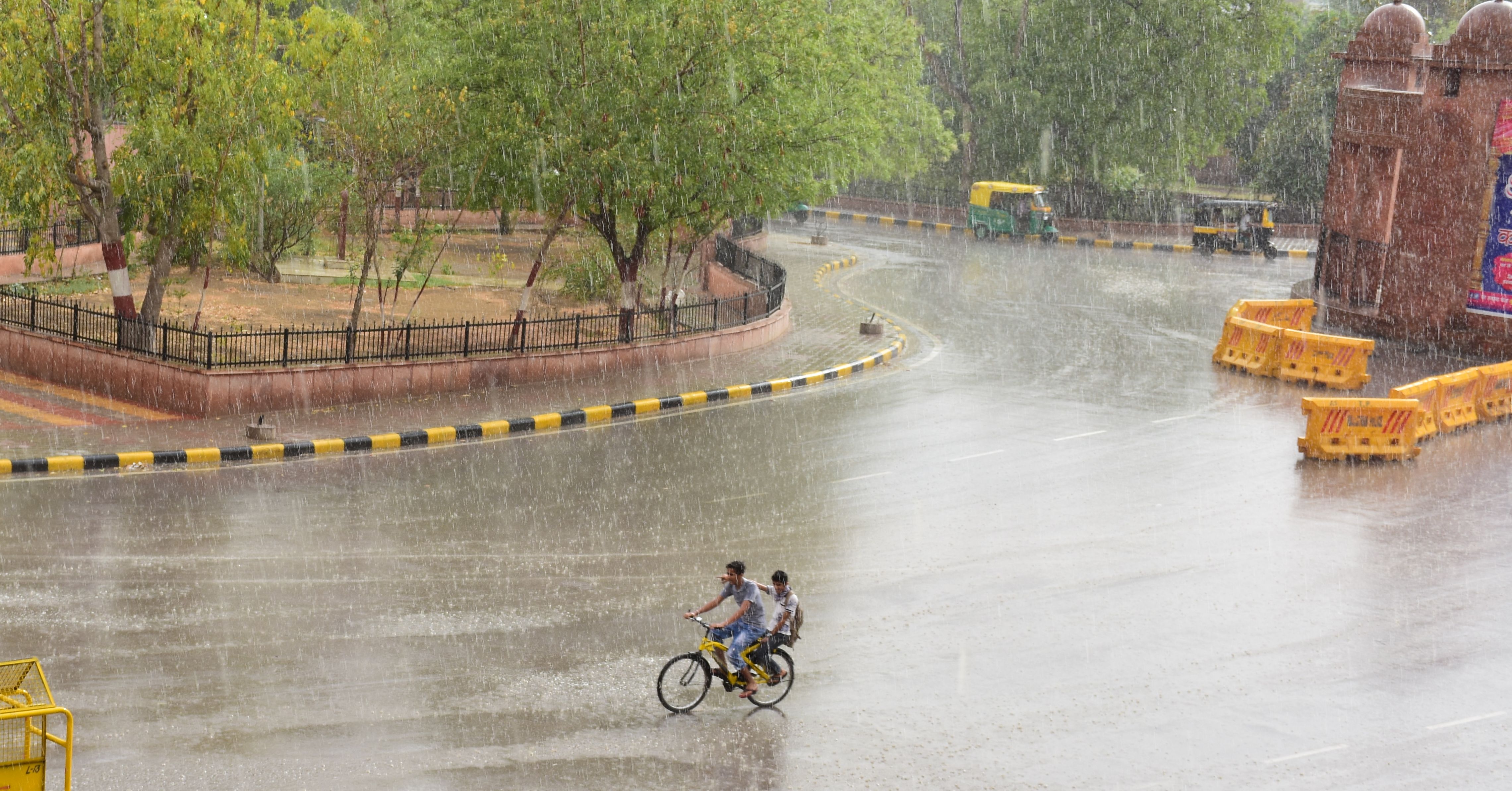 rain in bikaner बारिश के साथ ओलावृष्टि, तापमान में 11 डिग्री की गिरावट दर्ज