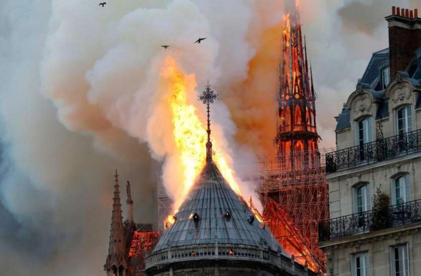france फ्रांस: 850 साल पुराना गिरजाघर नोट्रे डेम आग से तबाह, मैक्रॉन ने दुख प्रकट किया