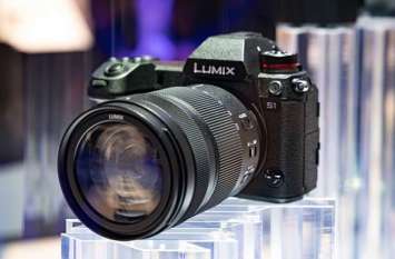 Panasonic launched Lumix S1 and S1 R camera Panasonic ने 2 शानदार कैमरे किए लॉन्च, जानिए कीमत व फीचर्स