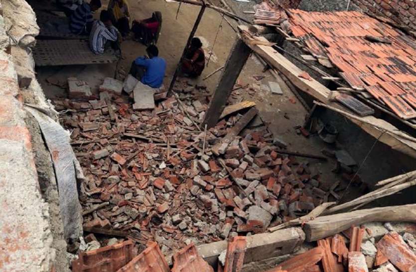 rajsamand latest news,Rajsamand police,rajsamand latest hindi news,rajsamand latest hindi news rajsamand,rajsamand latest news rajsamand,Latest News rajsamand,Latest hindi news rajsamand, तूफानी बारिश के बाद भरभरा कर गिरी दीवार, झोपड़े में बैठे वृद्ध की मौत
