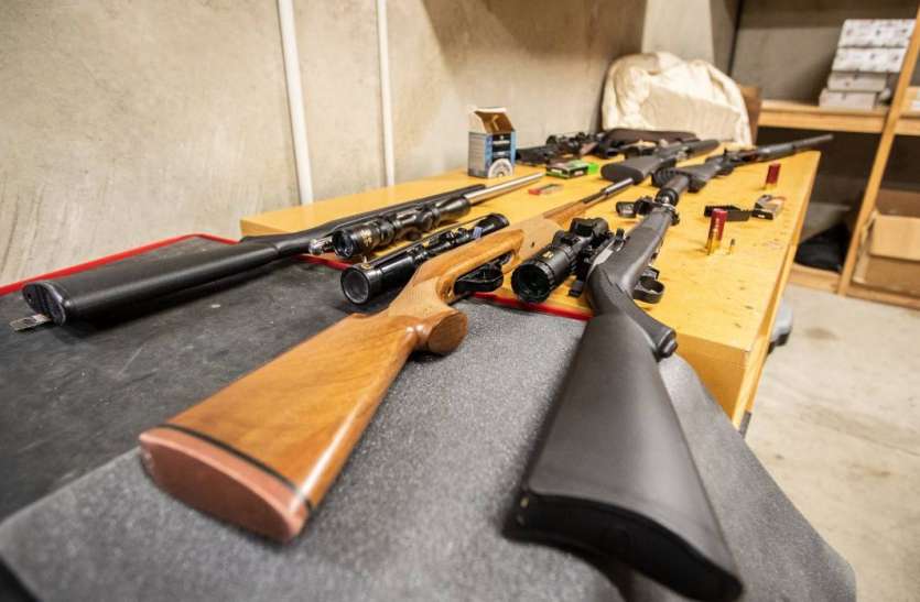1082 licensee keep illegal arms in home घरों में अवैध शस्त्र रखे हैं 1082 लाइसेंसधारी