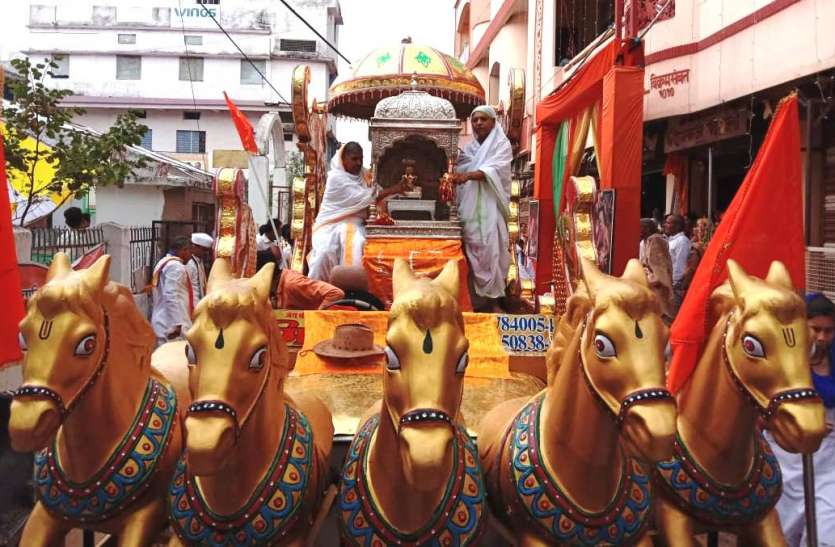 MahaMastakabhishek took place from Shree ji श्री जी की निकली भव्य शोभायात्रा हुआ महामस्तकाभिषेक
