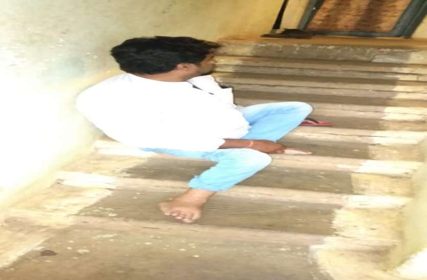 BHILAI बीएसपी प्रबंधन के कहर से कराह रहा दिव्यांग भाई, बुजुर्ग माता-पिता