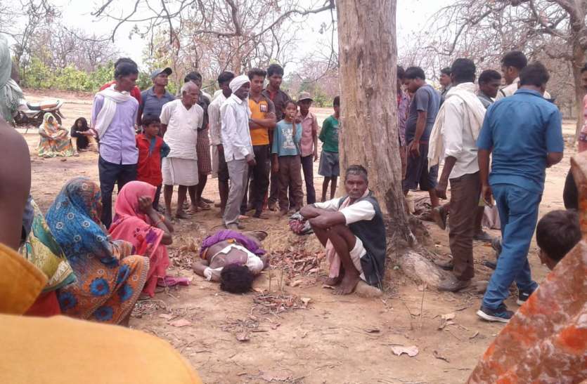 Husband and innocent children waiting to return home, wait and take lightning from the sky मासूम बच्चें घर लौटने का करते रहें इंतजार, इधर आसमान से गिरी बिजली ले ली मां की जान