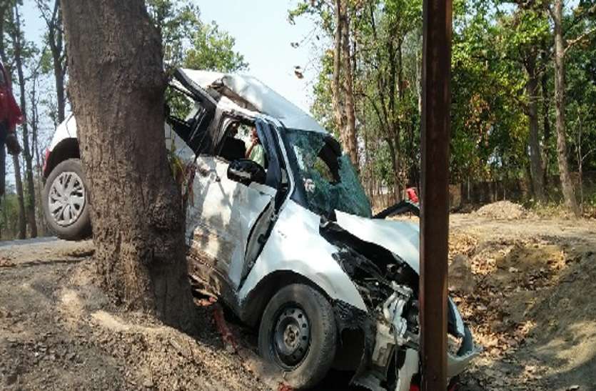 शराब की नशे में दुर्घटना की आशंका बारातियों की कार पेड़ से टकराई, चालक सहित सात घायल