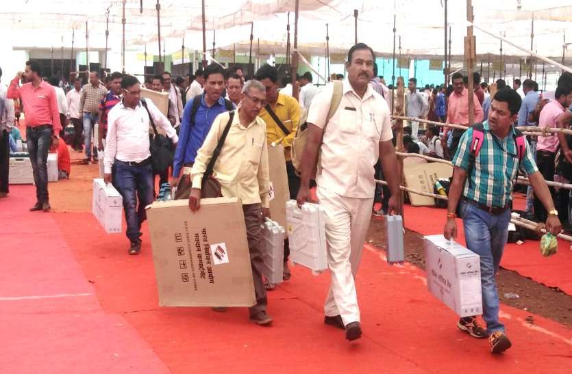 patrika Video: नक्सलियों के मंसूबों पर पानी फेरने इन दो जिलों की सीमा सील करके रवाना किया मतदान दलों को, कल होगी वोटिंग