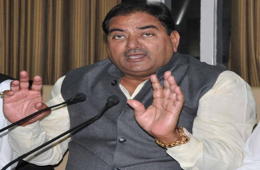 abhay chautala file photo लोकसभा चुनाव 2019...चुनाव के बहाने इनेलो के बिखर रहे कुनबे को रोकने की कवायद,दिग्गजों को नकार कार्यकर्ताओं को मैदान में उतारा