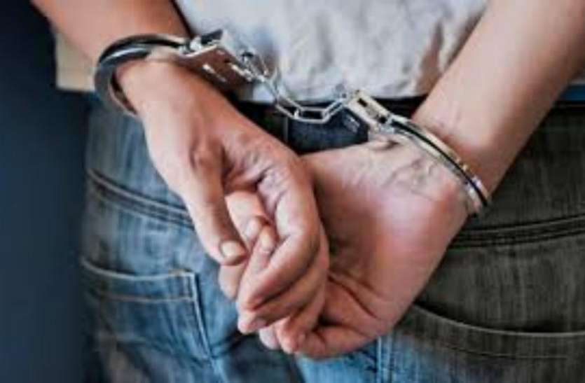 arrested दुबई: जूस के 900 डिब्बे चुराने के जुर्म में दो भारतीय और एक पाकिस्तानी गिरफ्तार