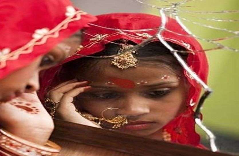 In the Desuri area of Pali, the administration stopped child marriage यहां सात बालिकाओं में से दो थी नाबालिग, प्रशासन ने पहुंच परिजनों को किया पाबंद