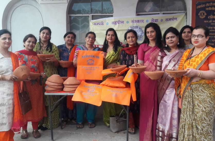 protects the birds, give 50 soil pot मातृशक्ति ने पक्षियों को बचाने बांटे 50 मिट्टी के सकोरे