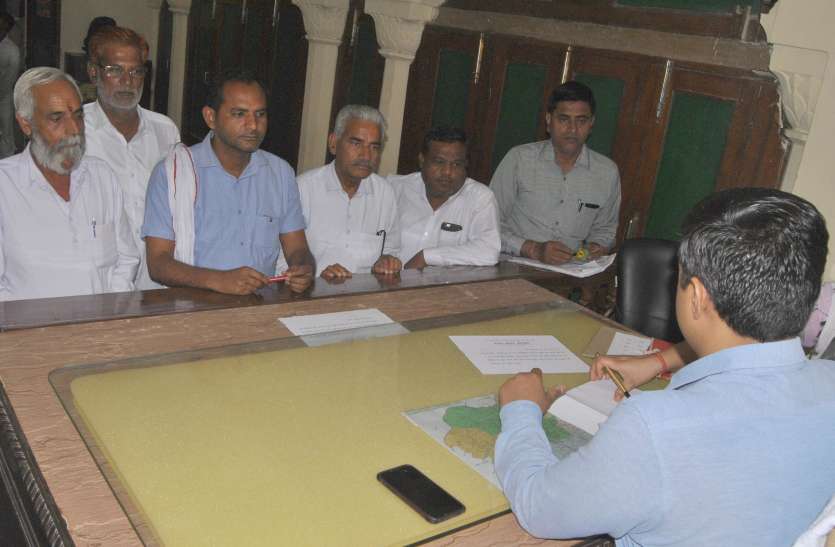 Nomination enrollment of two candidates दो प्रत्याशियों के नामांकन दाखिल