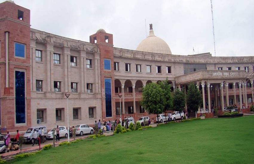 indore जनता तो दूर, यहां तो अफसरों के ही पड़े पीने के पानी के लाले