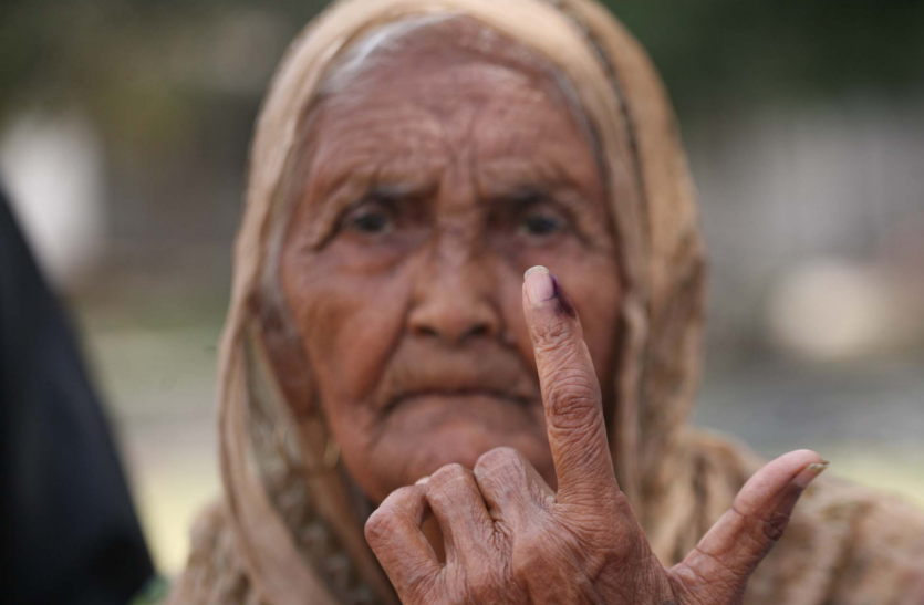 VOTE दूसरे चरण में उधमपुर व श्रीनगर लोकसभा सीट पर एक बजे तक हुआ इतना प्रतिशत मतदान