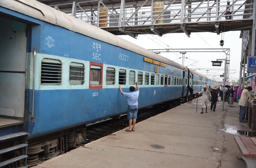 indian railway पहले रेल मंत्री ने अब रेलवे बोर्ड अध्यक्ष ने की इनके काम की तारीफ, यहां जाने कौन है ये अफसर